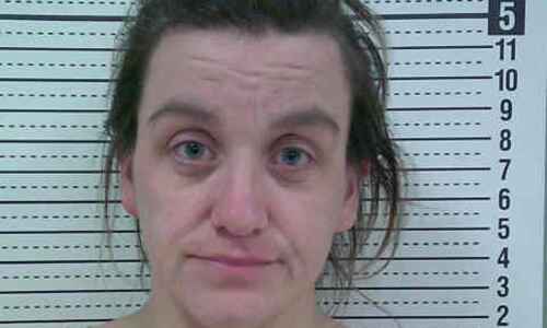 Sumner woman accused of leaving two kids in “unlivable” home