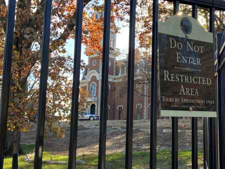 Security fence completed around Iowa governor’s mansion