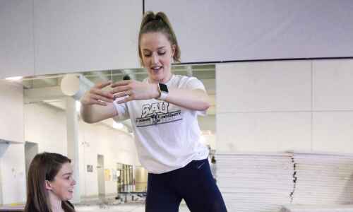 Physical therapist uses background to help dancers heal from injuries
