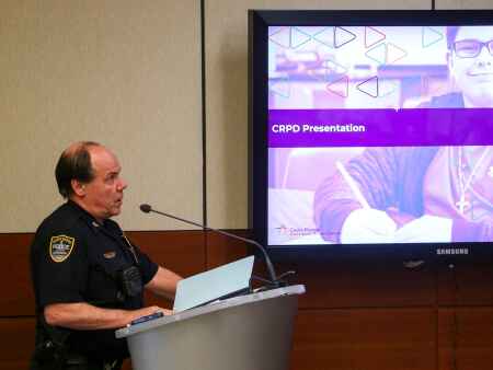 Cedar Rapids school board considering contract for police in schools