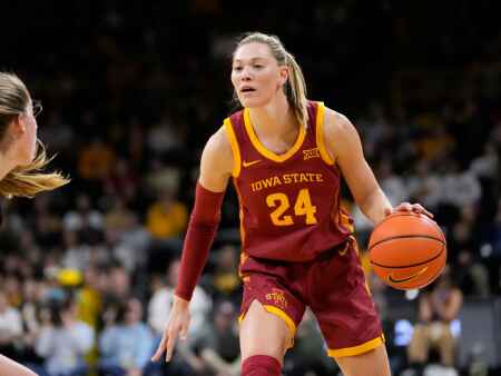 Cyclones hope to stay hot in first-place clash with Oklahoma