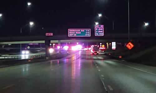 1 killed, 3 injured in overnight crash on I-380 in Cedar Rapids