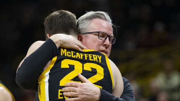 Photos: Hawkeyes defeat the Cyclones for Fran McCaffery’s 500th win