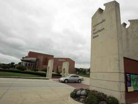 University of Northern Iowa cutting courses, faculty amid budget and enrollment woes