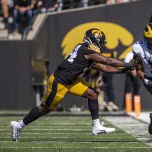 Iowa’s defense finally overmatched in loss to No. 4 Michigan
