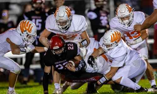 Central City hangs early but falls to Easton Valley