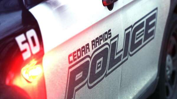 Cedar Rapids man dies after vehicle hits tree