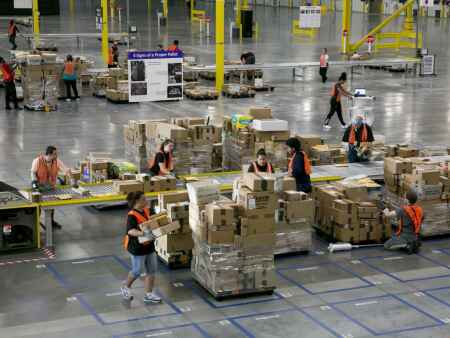 Amazon to create more than 1,000 jobs in Davenport