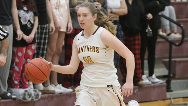 Panthers edge Crusaders on the road