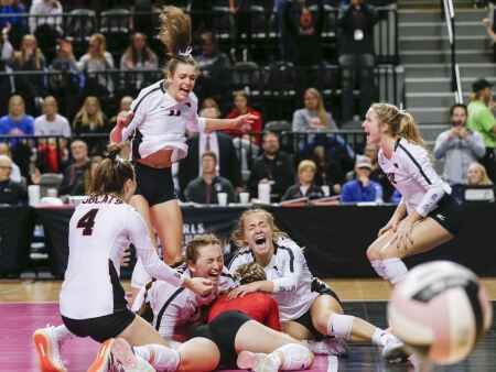 Western Dubuque sweeps its way to 4A state volleyball championship