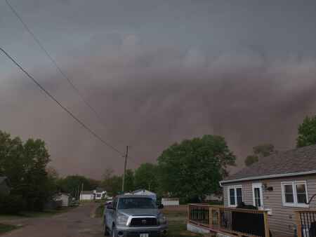 Dust storm causes damage in Henry County