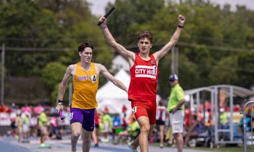 City High claims all-time Iowa best time in 4x800