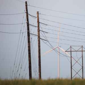 More multimillion-dollar transmission projects proposed for Iowa, Midwest