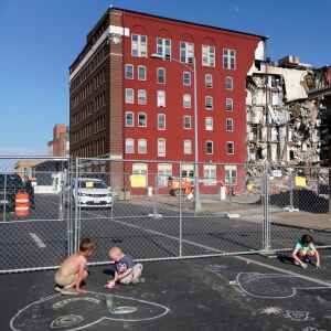 Rescuers at Davenport building collapse complete search for survivors