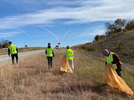 Iowa Wesleyan students clean portion of Highway 34