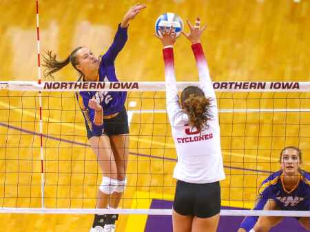 Iowa State volleyball sweeps UNI on the road