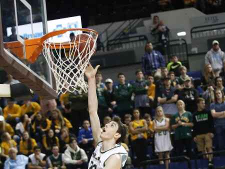 Iowa City West rolls past Muscatine, into its 7th straight state tournament