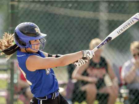 Benton stays poised after leadoff homer, cruises in regional final