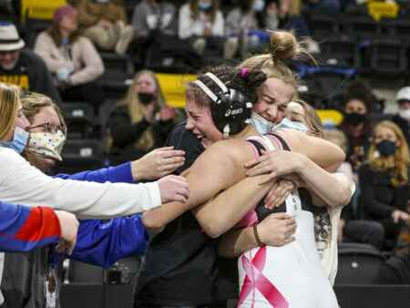 Iowa Wrestling Weekend That Was: Girls’ state tournament keeps getting better