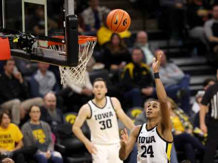 A whopper of a double-double for Kris Murray in Hawkeyes victory
