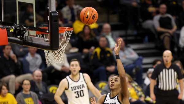 A whopper of a double-double for Kris Murray in Hawkeyes victory