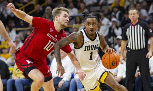 Ahron Ulis, Josh Ogundele transferring from Iowa men’s basketball team