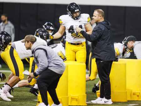 Iowa D-line, linebackers come into 2022 with plenty of experience