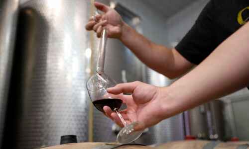 Iowa winemaker’s guide to wine tasting: There are no rules