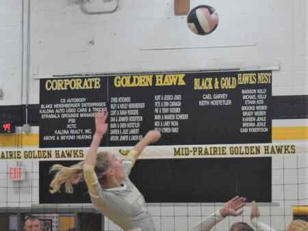Mid-Prairie volleyball survives Tipton