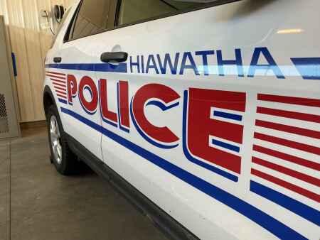 Police: Hiawatha woman held gun to pizza delivery driver's head