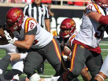 Inexperienced Iowa State offensive line shows it’s capable