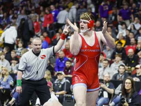Iowa football commits earn state wrestling medals