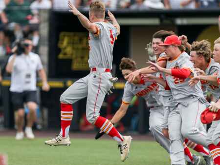 Marion beats Dubuque Wahlert for first state baseball title