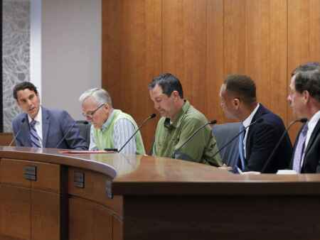 Linn County redistricting committee continues to debate rural representation