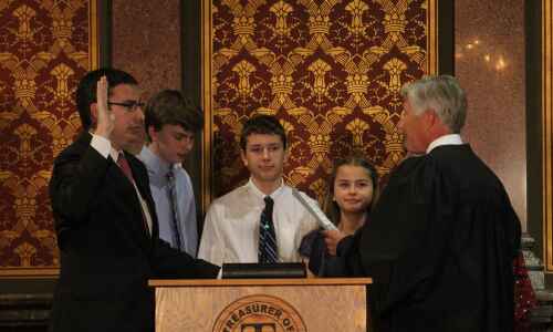 Roby Smith sworn in as Iowa state treasurer