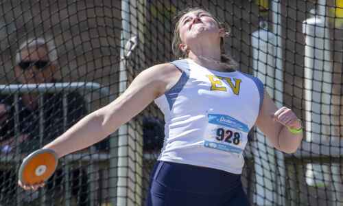 No Drake Relays discus repeat for Kennedy Axmear, but a personal best