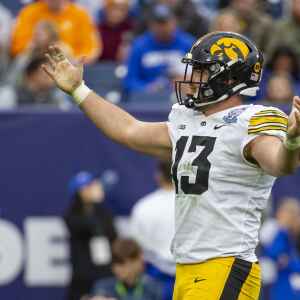Evans, Shannon ‘trying to make the most of’ 6th year at Iowa