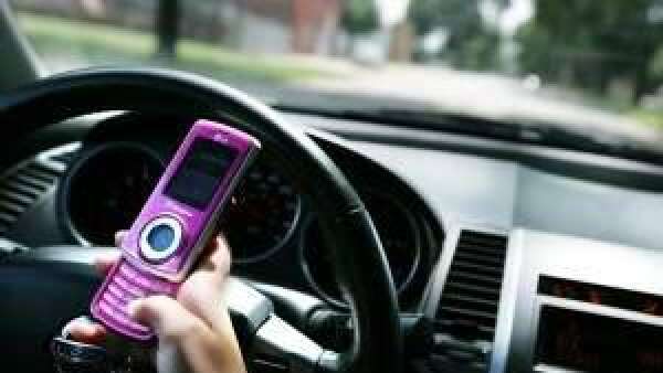 Hands off that phone while driving; Iowa Senate passes hands-free driving bill