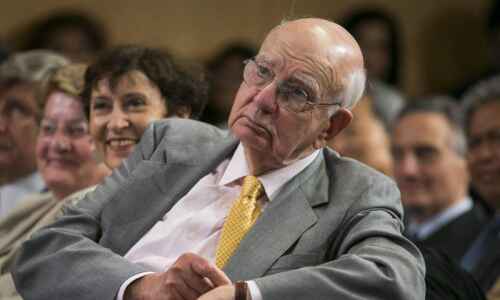 Former Federal Reserve Chairman Paul Volcker dies