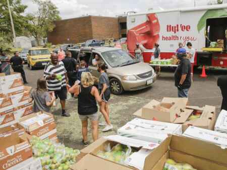 Food distribution a ‘godsend’ for thousands of residents still without power, hot water