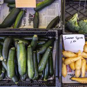 More entertainment, vendors return to Cedar Rapids, Iowa City farmers markets