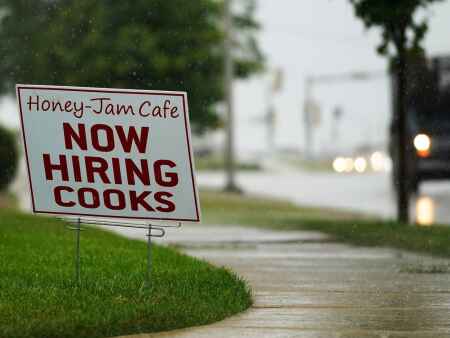 Number of Americans collecting jobless benefits drops