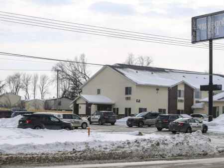Cedar Rapids man wanted in connection with Rodeway Inn homicide dies