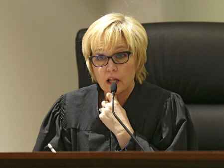 Iowa court OKs transitional alimony for shift to single life