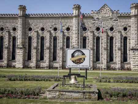 Sixth Anamosa prison inmate with COVID-19 dies