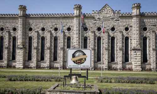 Anamosa prisoner, staff sickened after exposure to unknown substance