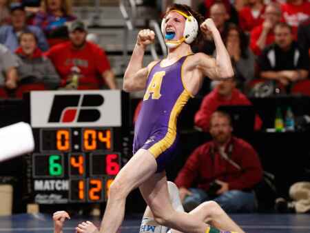 1A State Wrestling: Alburnett powers way to early lead