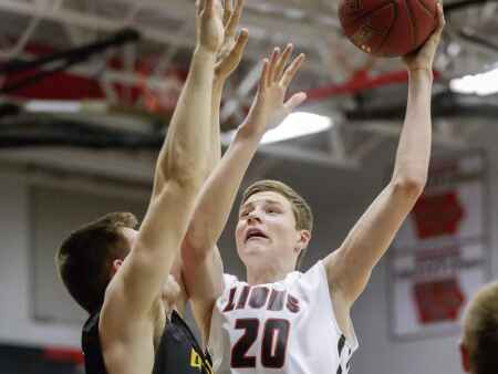 32 points from Trey Hutcheson gets Linn-Mar boys’ basketball off to roaring start