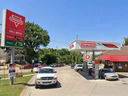 Hills Bros Conoco in SE Cedar Rapids robbed at gunpoint