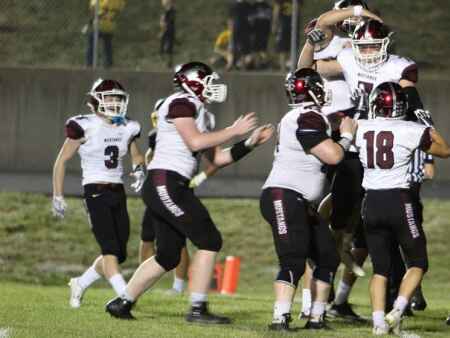 Mount Vernon stayed strong in football win over West Liberty